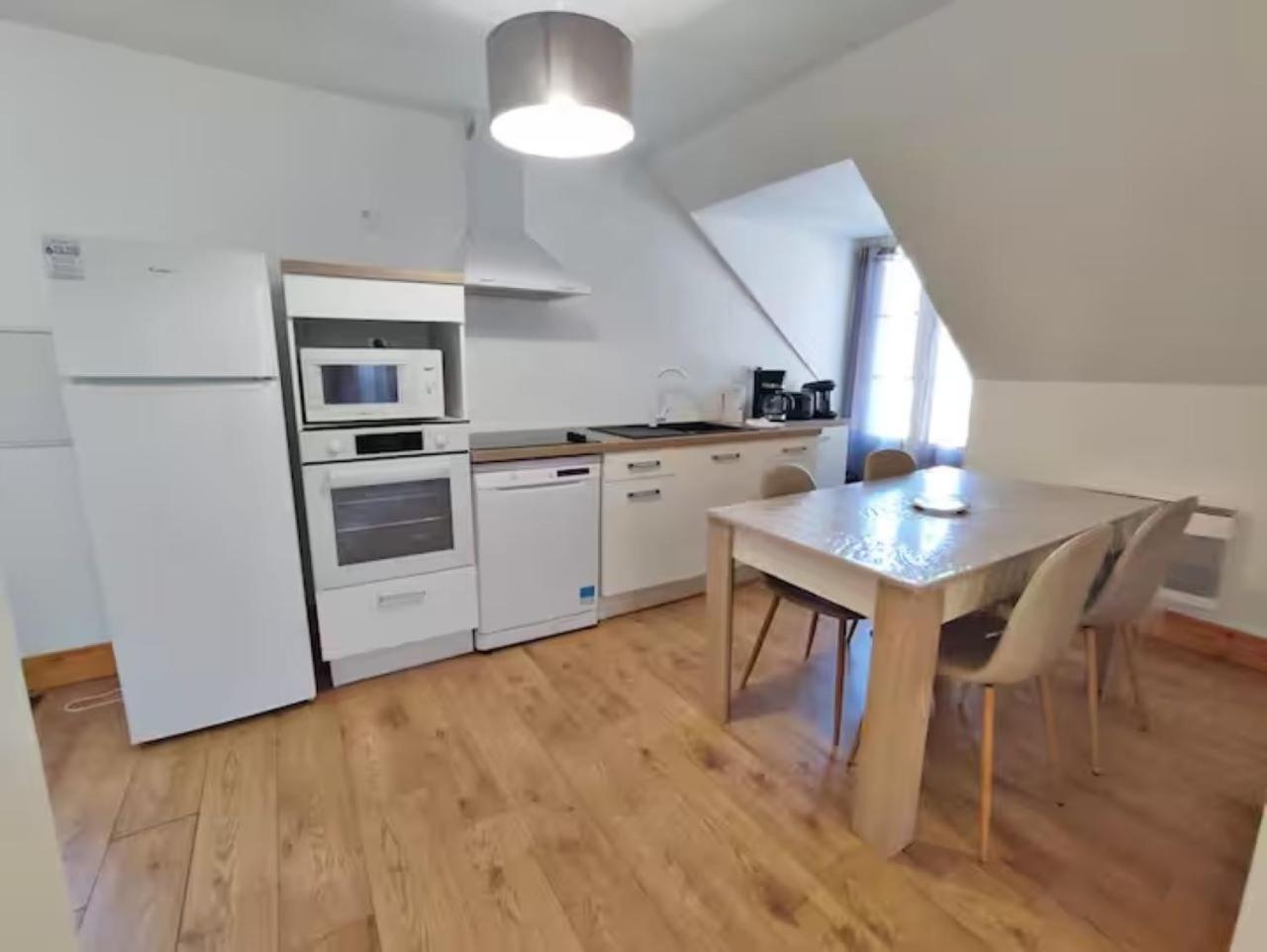 L'Alexiane, Centre Luchon, Parking Gratuit, Wifi Lägenhet Bagnères-de-Luchon Exteriör bild